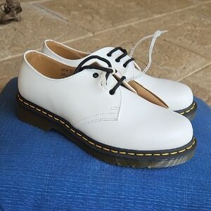 Dr Martens 1461 Oxford Shoe, Smooth Leather- Off-White, Unisex M7, W8
